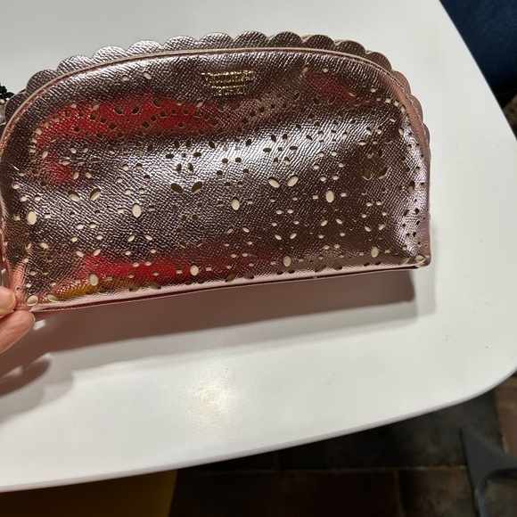 Victoria Secret: Petal Edge Beauty Bag  🌺 NWT (final price) - Picture 5 of 10